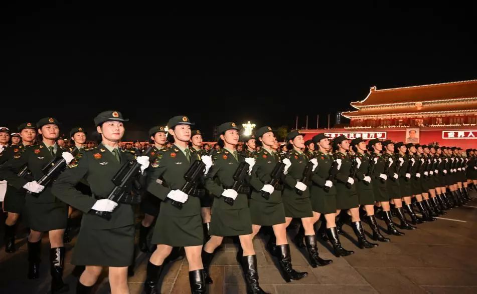 中国女兵完整阅兵图片
