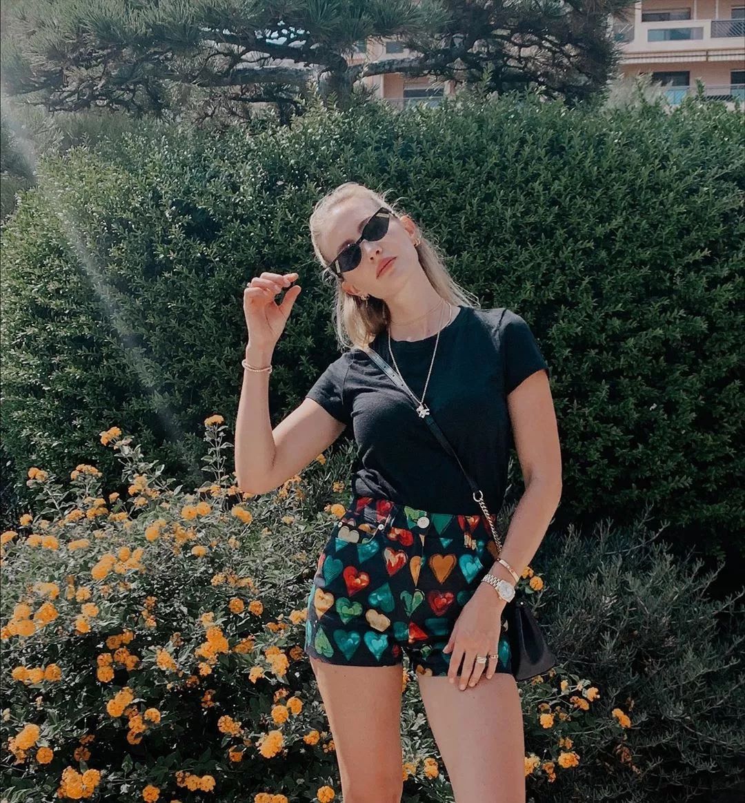 百花足坛法尔考妻子洛瑞蕾为老公怒怼范加尔