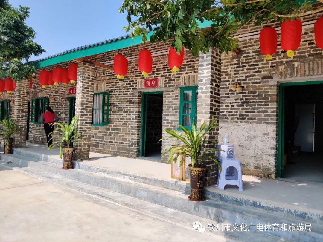 温馨提示一,北部湾花卉小镇免门票入园(9:00-17:00)二,地址1,公交车