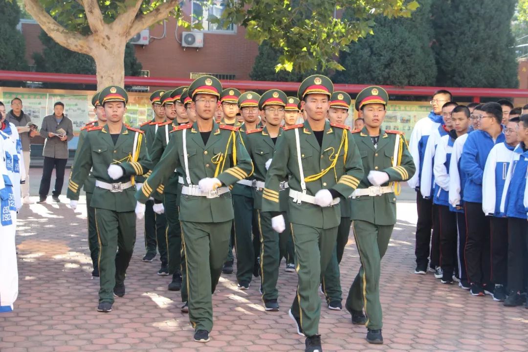 升朝阳之旗燃爱国之心乐亭一中升旗手换届交接主题升旗仪式