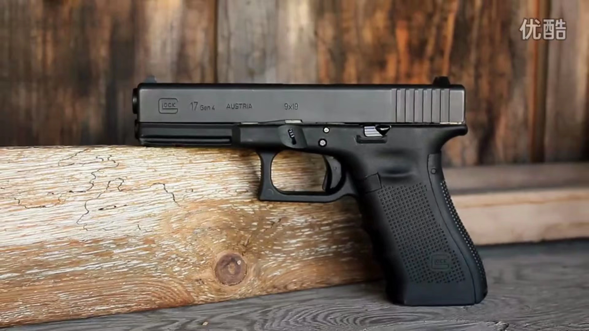 图5:格洛克17式9毫米手枪再说勃朗宁m1935式9毫米手枪在这么近的距离