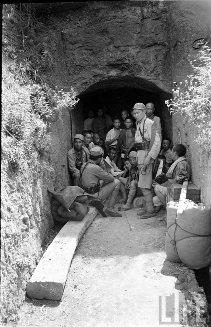 1941年抗战时期的西北军民军校学员要自给自足