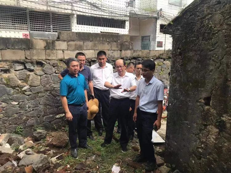 登革热防控 | 海口市副市长冯鸿浩带队深入琼山区府城街道马鞍街疫点