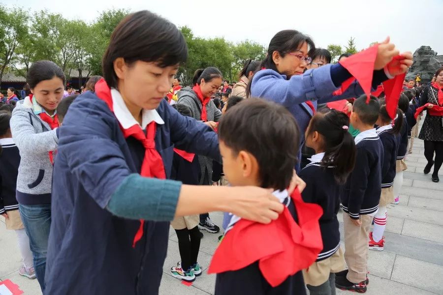 人大附小隆重举行庆祝建队70周年暨入队仪式