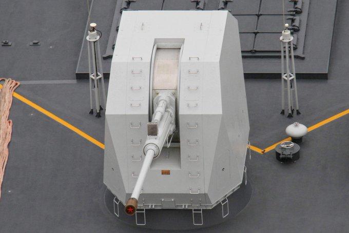 角度前所未有!东京军迷俯拍052d驱逐舰,更显武器腾腾杀气