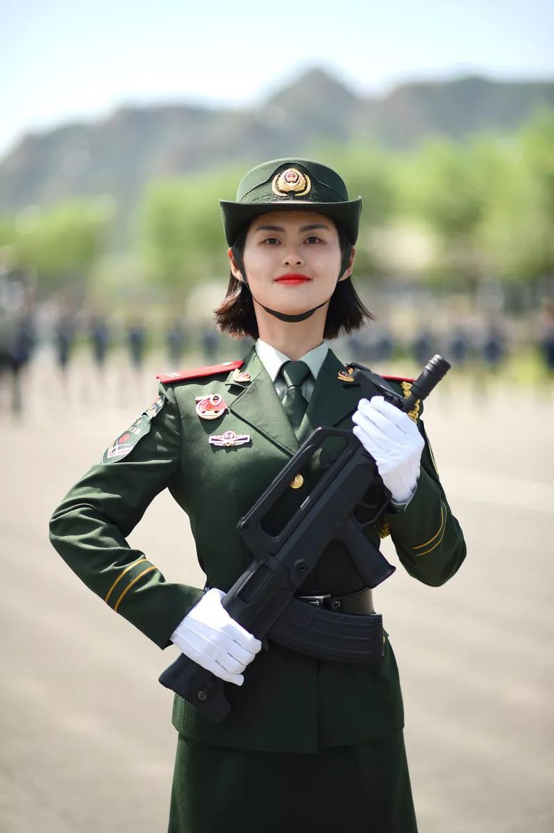 中国女武警军装照图片