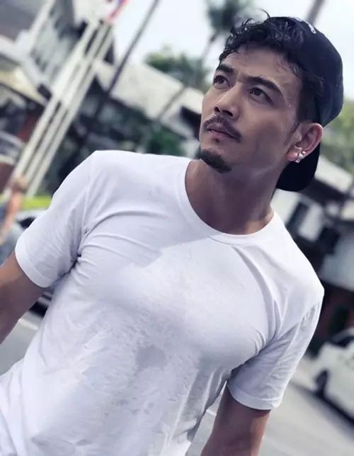 小包总:健身17年,男人的风骚都是练出来的!_杨烁