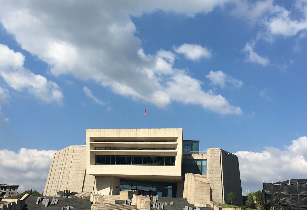 我们来到了黄山城市展示馆与中国徽菜博物馆,这里是黄山与世界对话的