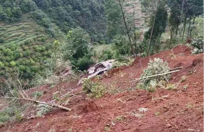 贊鎮雄成功預警轉移無人員傷亡山體滑坡這樣自救