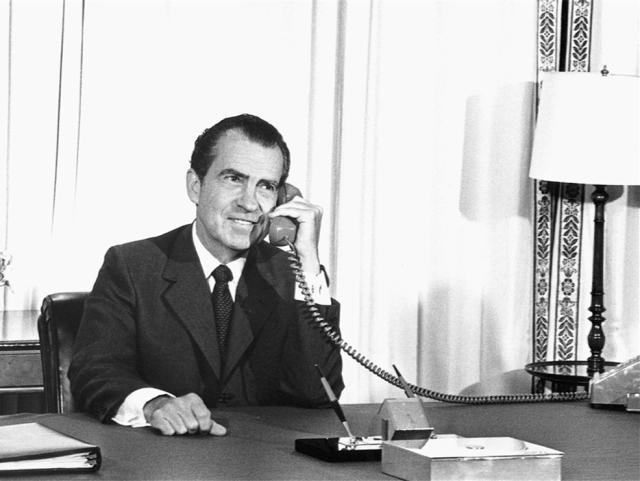 他于1960年当选为美国总统,执政时间从1961年1月20日开始到1963年11月