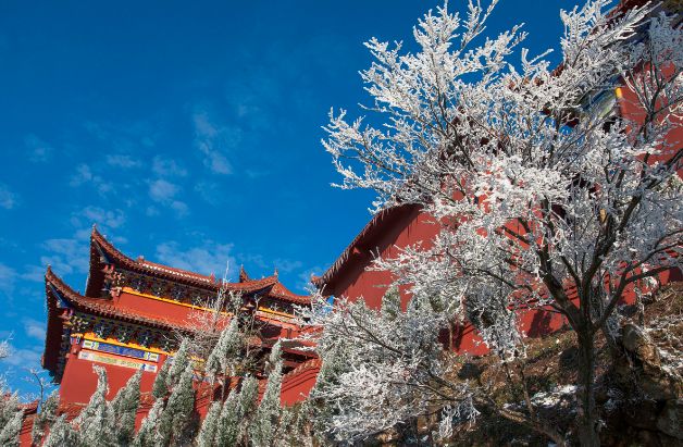 8 在永州, 有個傳說舜帝駕崩的地方, 叫 九嶷山 這裡是傳說九巍山是