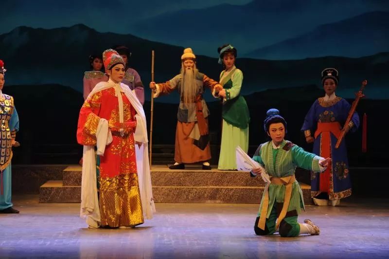 莲花剧场近期播出越剧巡按斩父