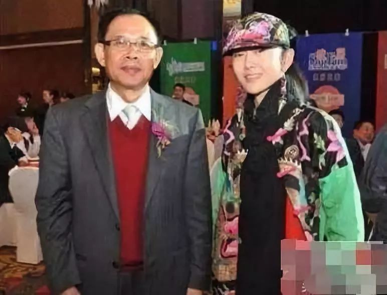 杨丽萍终身绝育节食竟住3500万的房子冯小刚说她不是人
