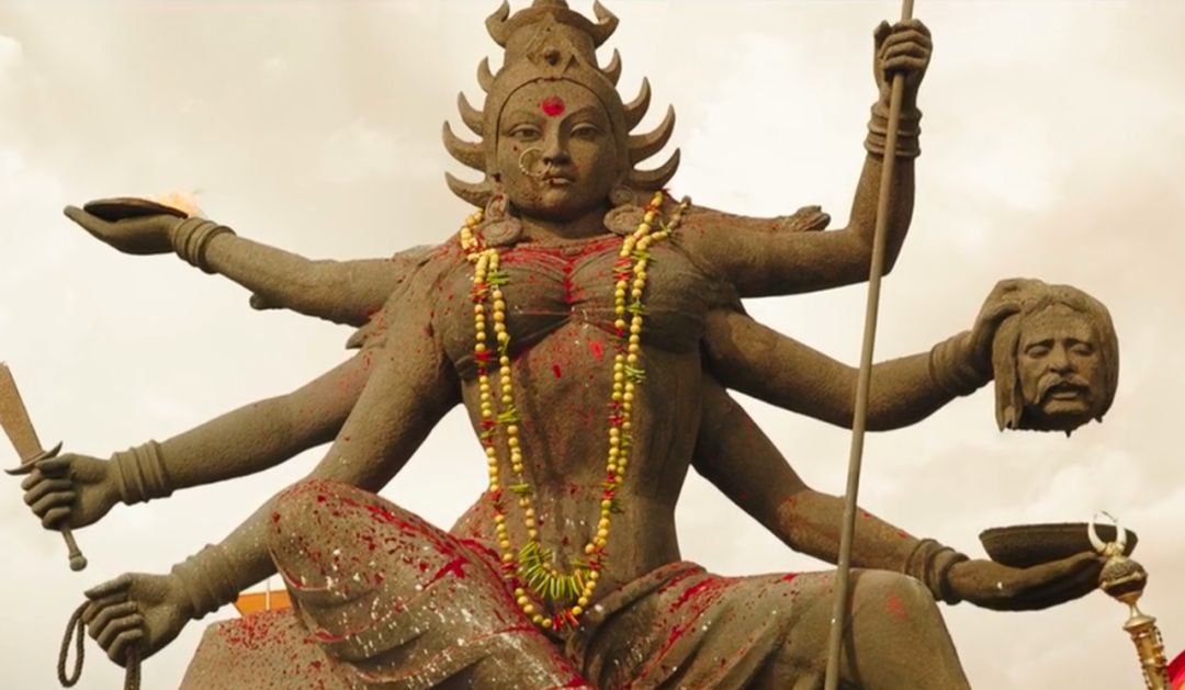 湿婆在火焰中婆娑起舞时,太阳与月亮都是他额头的宝石.