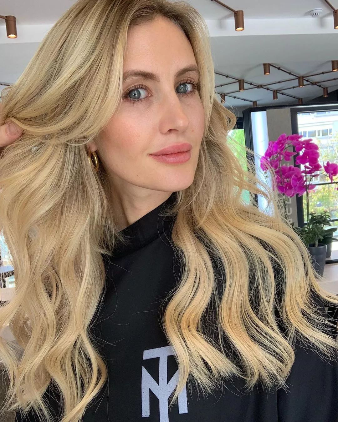 百花足坛法尔考妻子洛瑞蕾为老公怒怼范加尔