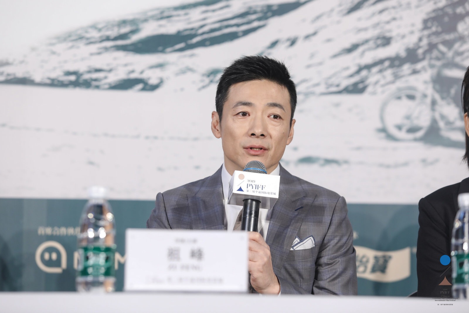 专访祖峰我是特不愿赶时髦的人千万别说我转行做导演了