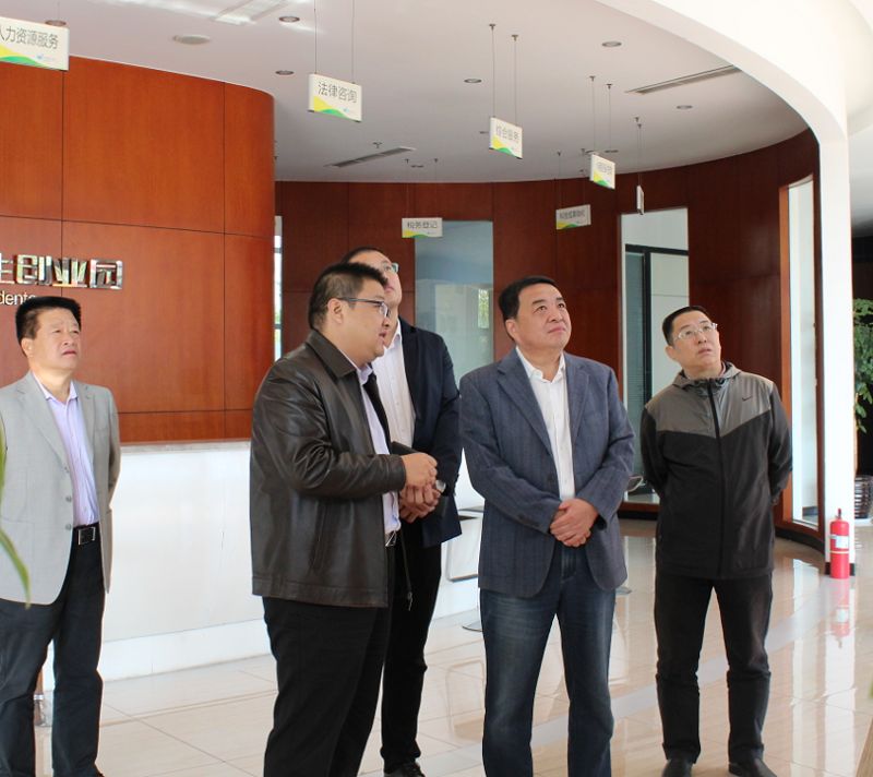园区动态东营区人大常委会主任委员李建华一行到东营市胜利大学生创业