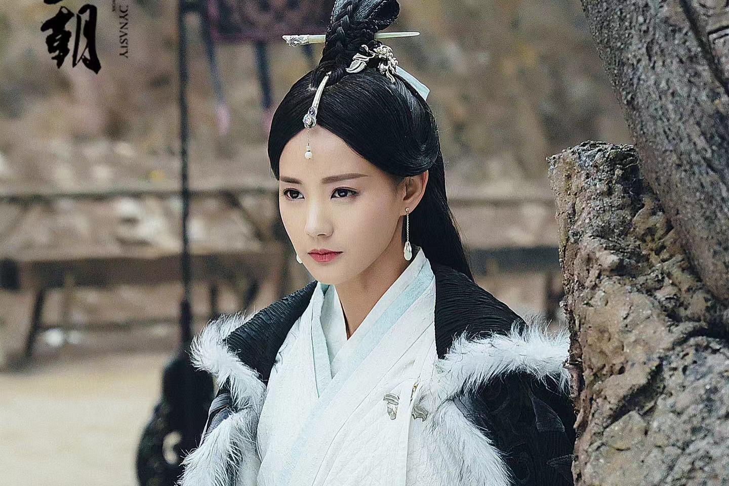 原创李一桐开始霸屏合作邓伦李现罗晋海棠经雨胭脂透率先开播