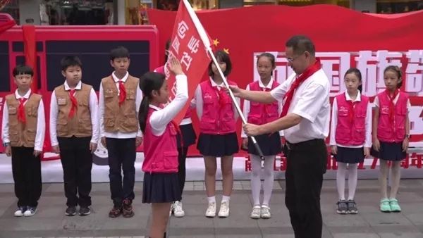 城南小學,小白鹿禮儀隊等學校,社團的120餘名青少年,還以詩歌,朗誦