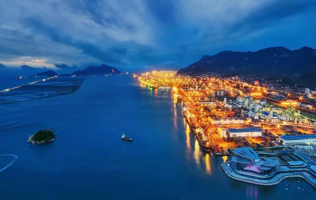 木帆船到远洋轮,从河埠码头到世界第一大港……69950载重吨的明州68号