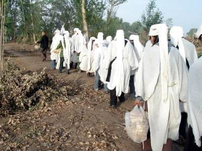 的姑,姐妹,以及已嫁女为母亲,伯叔父,兄弟服丧都要穿这种大功丧服