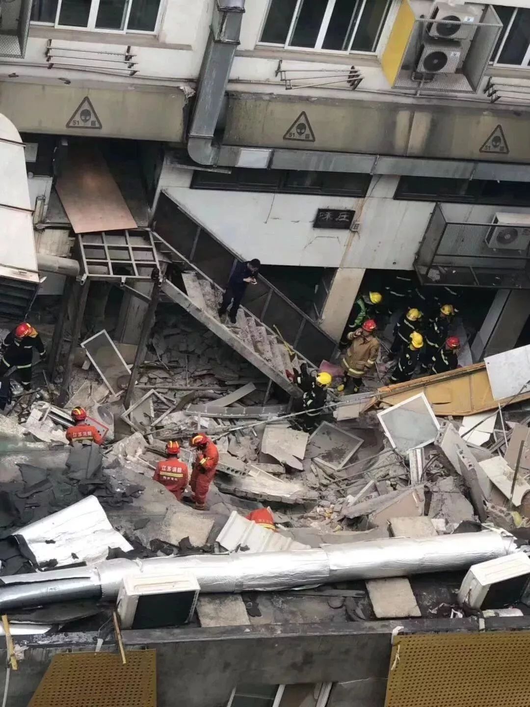 1死4伤南京装修施工致局部坍塌装修施工发生事故责任如何划分