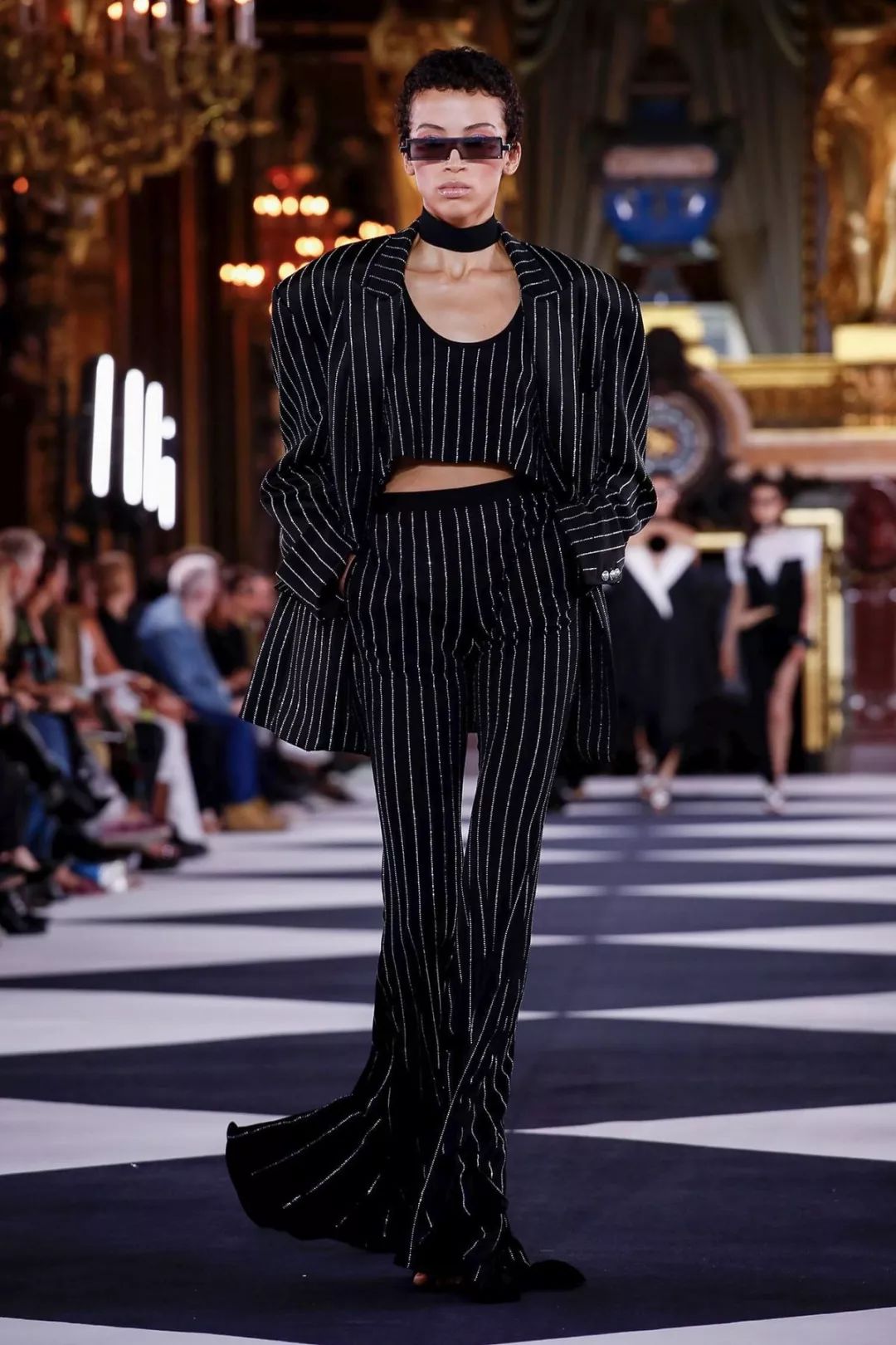 balmain2020春夏大秀先锋的几何图形黑白条纹解构设计