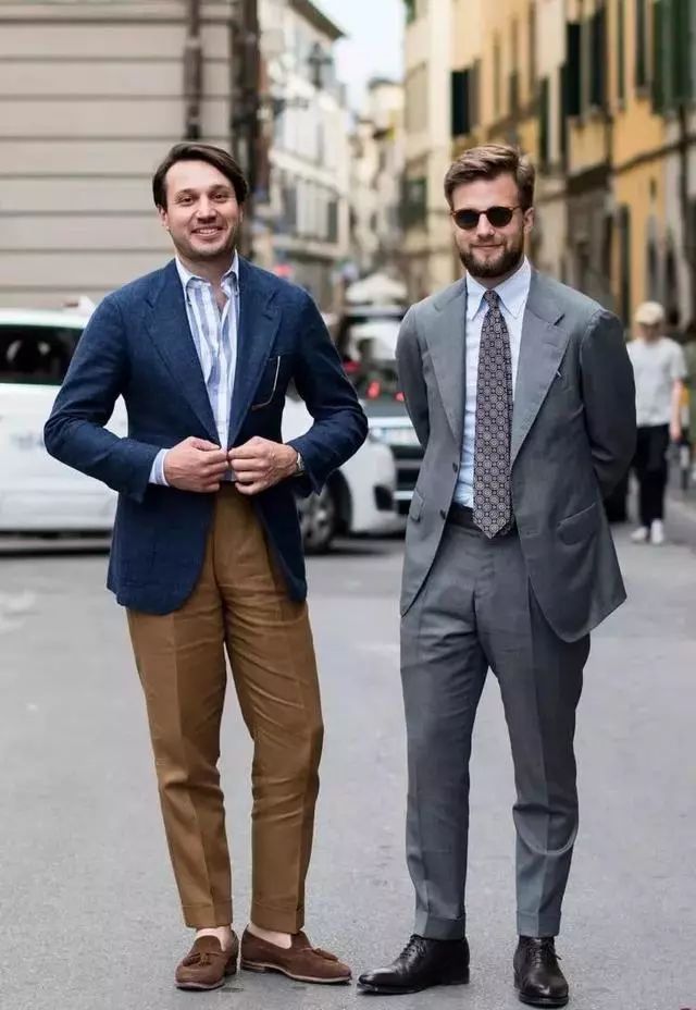 blazer,是所谓的布雷泽,早期是从海军制服所演变的西装.