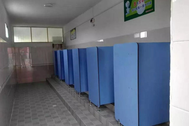 邓州市视察农村学校厕所革命现场会在湍河腰店两地召开