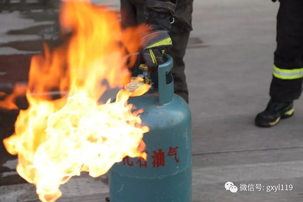 提醒煤气罐着火先灭火还是先关阀门权威答案来了