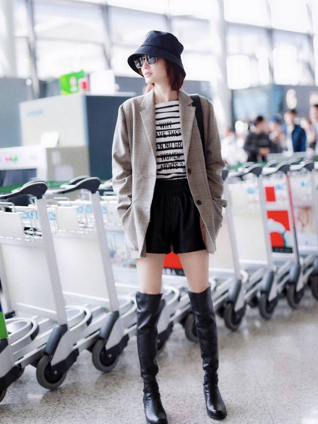 穿长靴露大腿,"素颜女神"王丽坤这次不肯低调了,妥妥的"腿精"