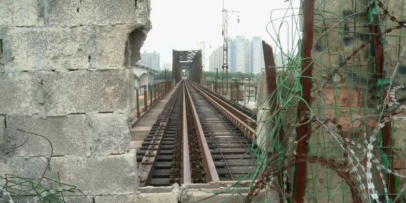 还引发了市民热议,到2016年7月,南宁市城市管理局与南宁铁路局举行