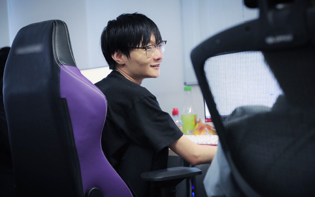 比赛的转折点就在双方对于大龙的争夺,小天在盲视野