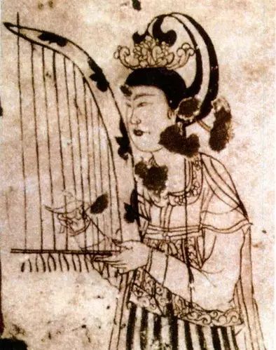 竖箜篌被宫廷独占,失去民间发展根基,只有在古壁画上能见其容颜.