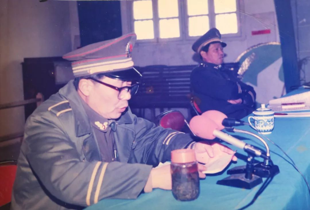 70年代的警服图片图片