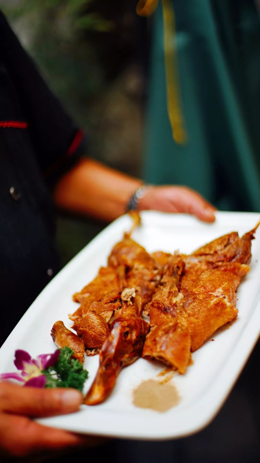 一只香酥鸭做了70年连明星都慕名而来