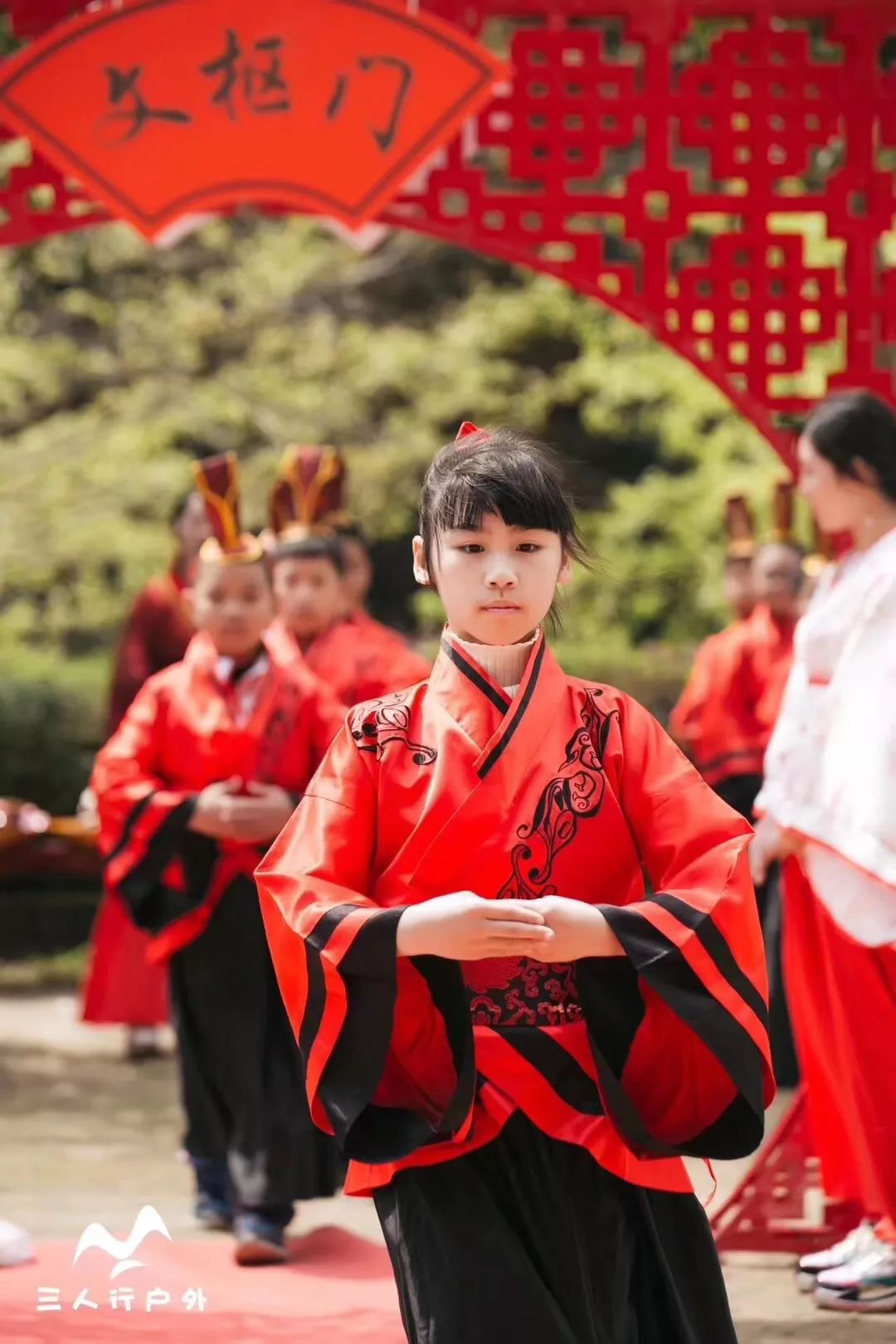 《礼记61曲礼上》:"人生十年曰幼,学.