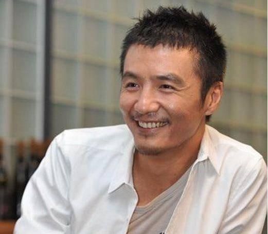 而且朴树的妻子吴晓敏和王子文长得也是有点相似,加上发型都是短发