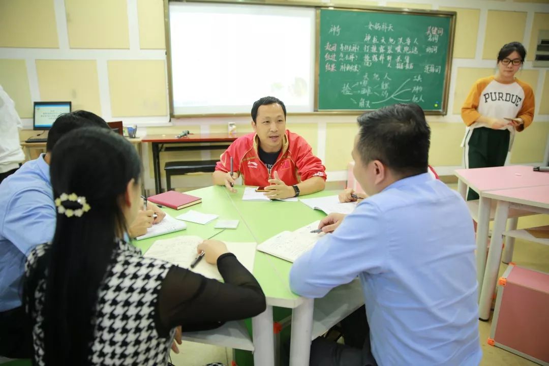 爾後,杭州市天長小學張麟副校長做有關