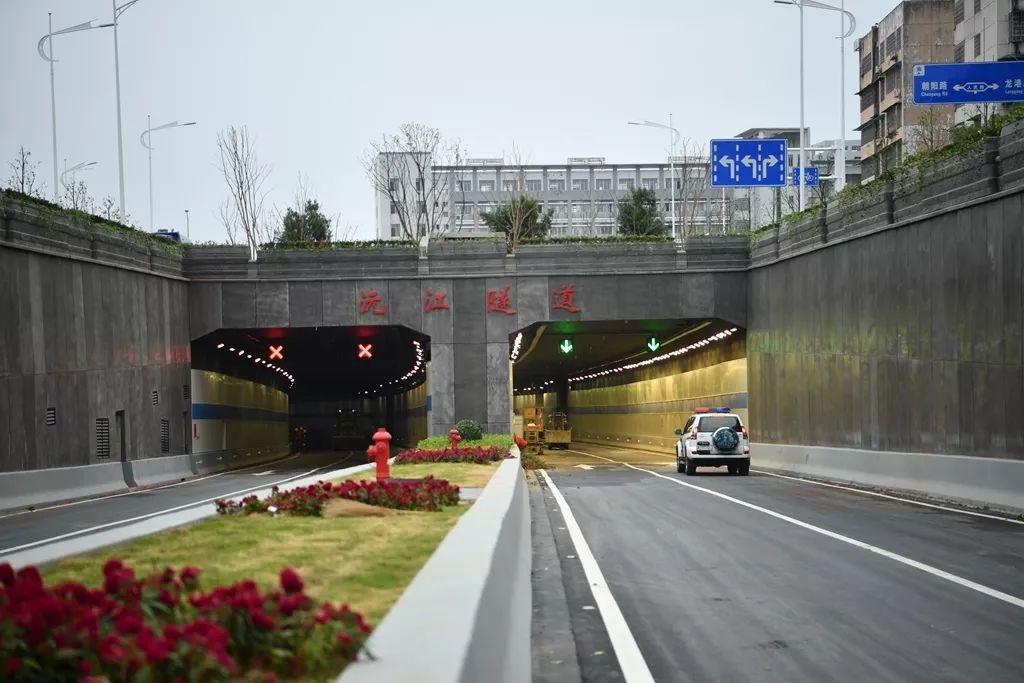 沅辰高速隧道图片