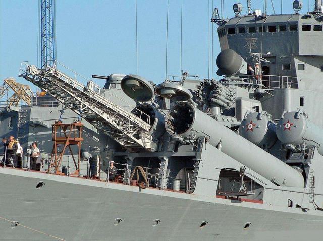 乌克兰号巡洋舰荒废了30年印度如果不买或许只能卖废铁了