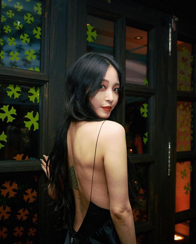 韩艺瑟的德国之旅玩转暗黑风38岁却美艳如初