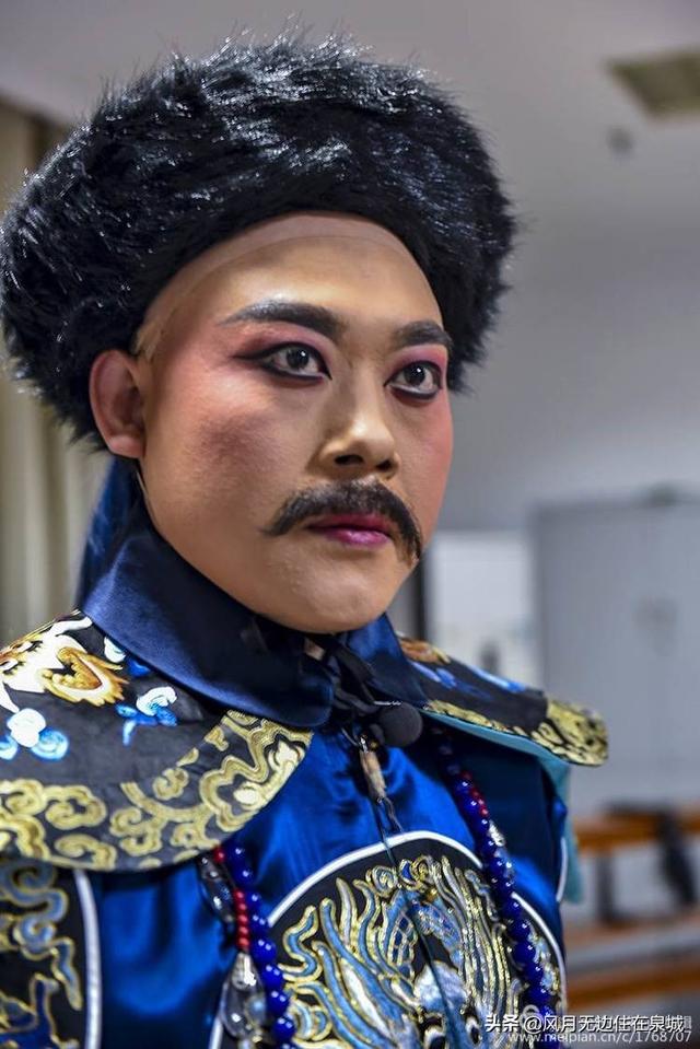 我喜欢拍摄舞台戏曲,在这几十平米的舞台上,演员们用毕生的精力,演绎