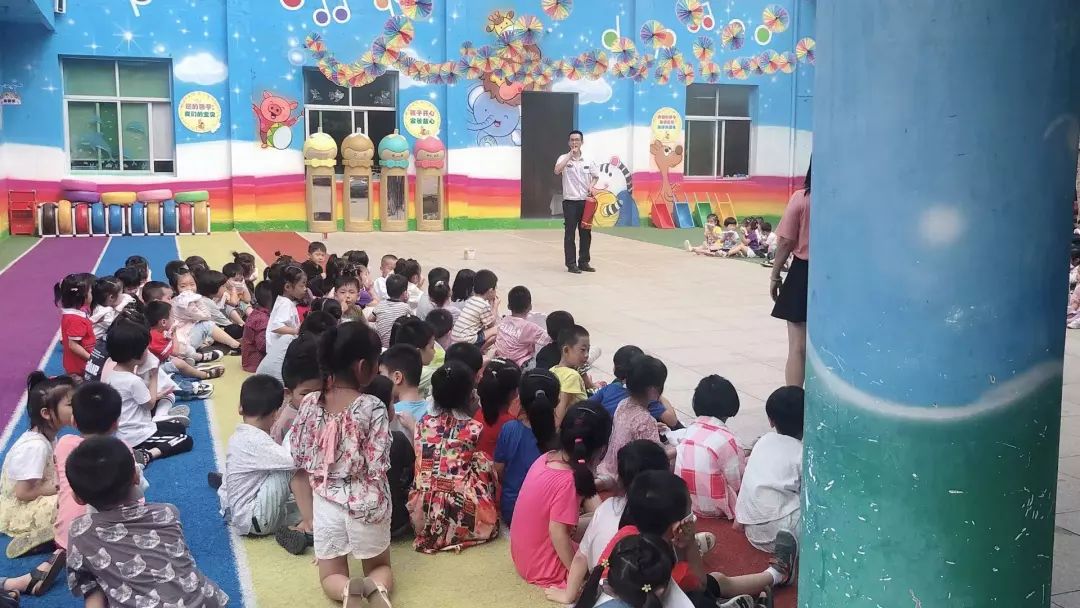 未成教育消防安全从小做起梅花鹿幼儿园开展消防安全知识宣传活动