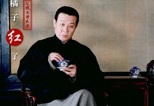 只因她自己不满足,不满意,有了这些荣华富贵钱财,还想要得到容老爷