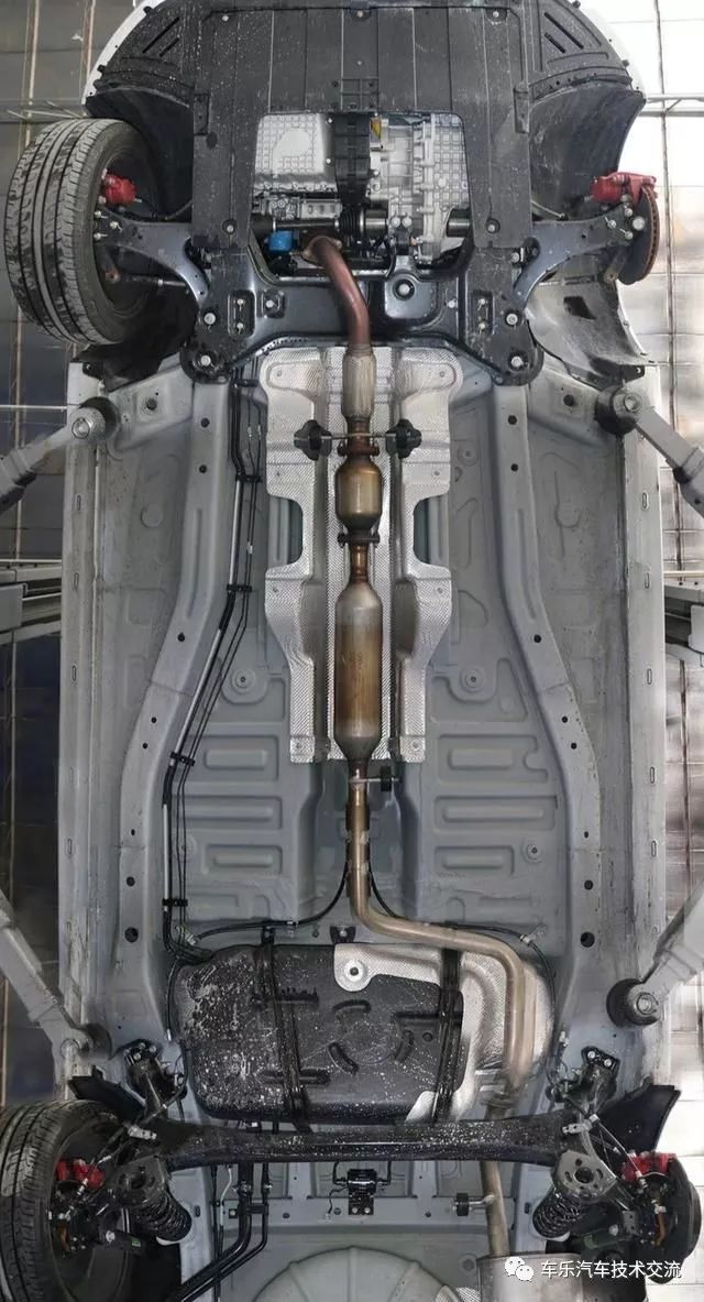 丰田奇瑞的差距有多大?拆开威驰和艾瑞泽5的底盘 车主的脸都红了
