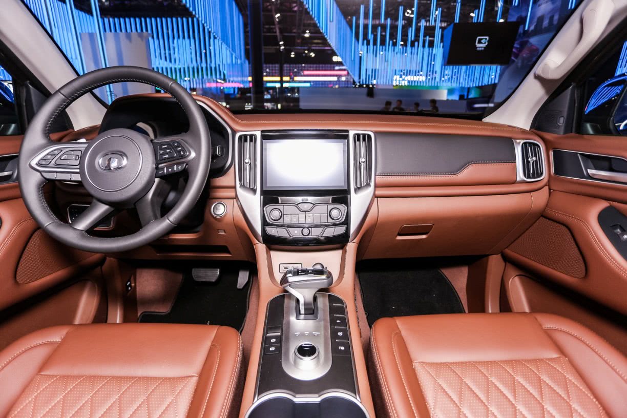 长城炮乘用皮卡车"身怀绝技",支持自动泊车入位!