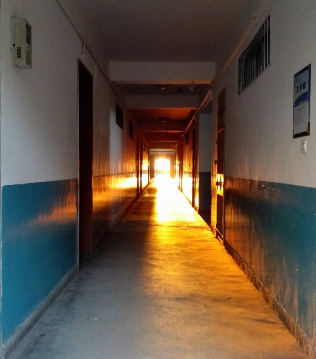 雨雨雨后的思源,等待一片晚霞