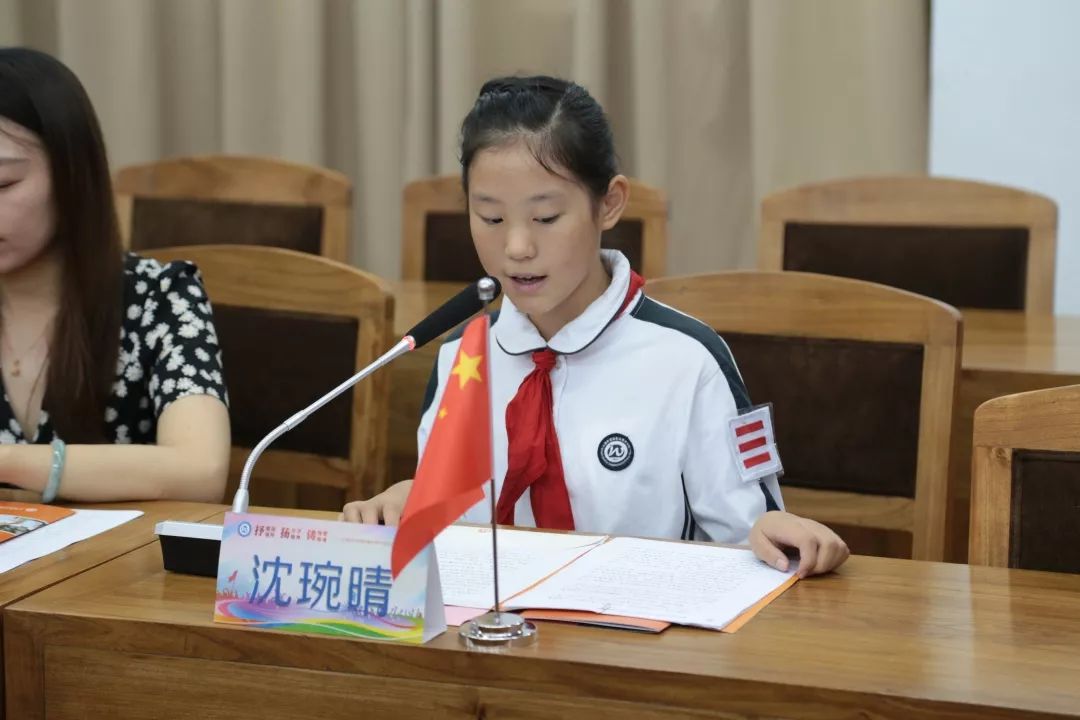 抒爱国情怀扬办学精神铸师德师魂宝山教育学会新老班子领导走访江湾