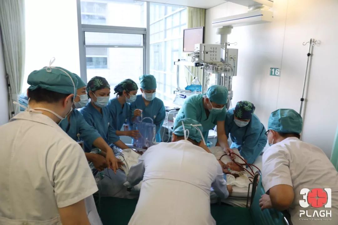 封志纯院长的支持下,肖苍松主任医师马上通知心脏移植团队终止休假